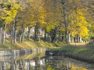 le canal de Bourgogne qui passe à Pouilly en Auxois